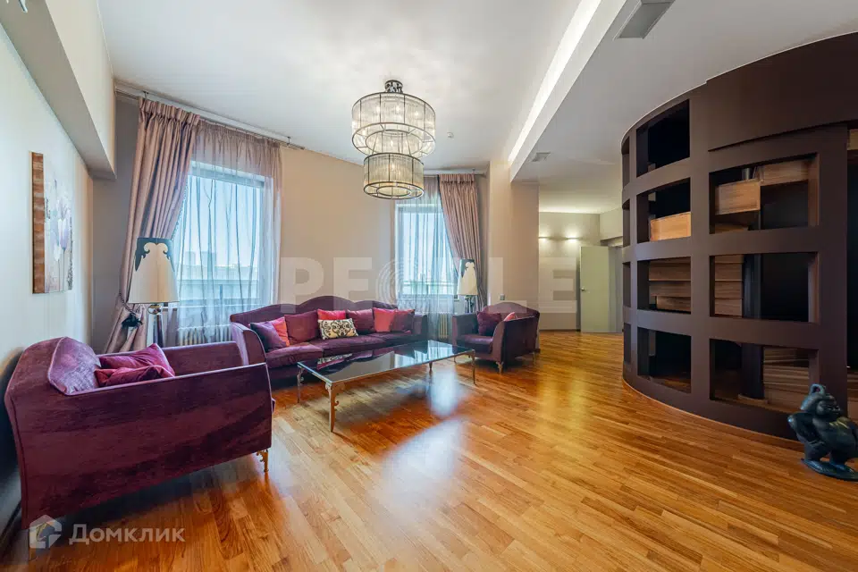 Продаётся 4-комнатная квартира, 582 м²