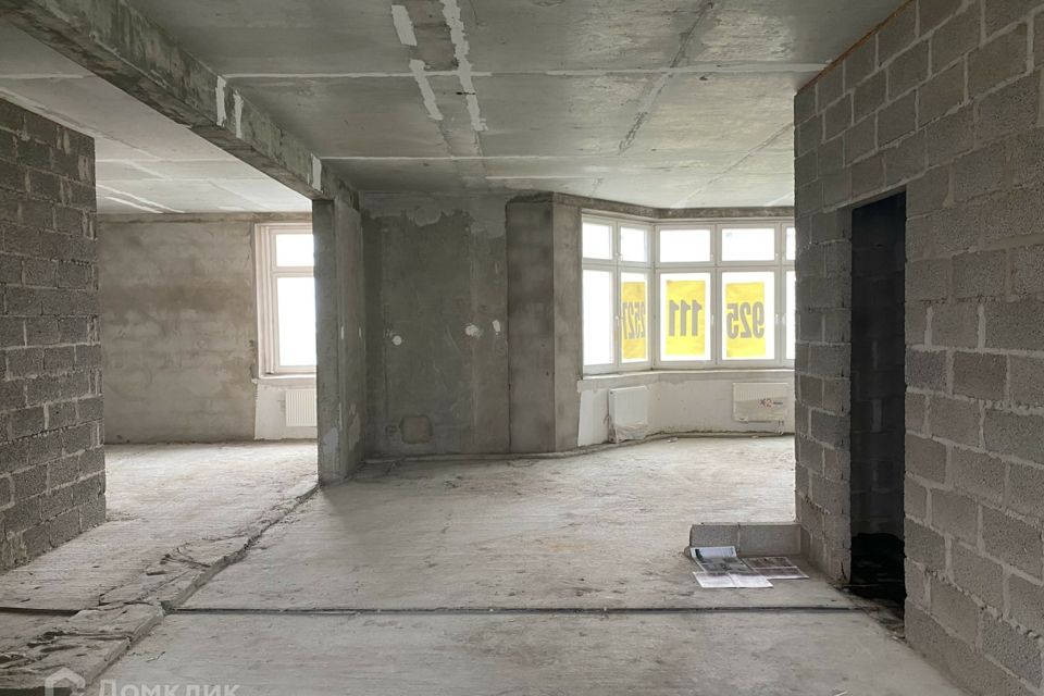 Продаётся 3-комнатная квартира, 143 м²