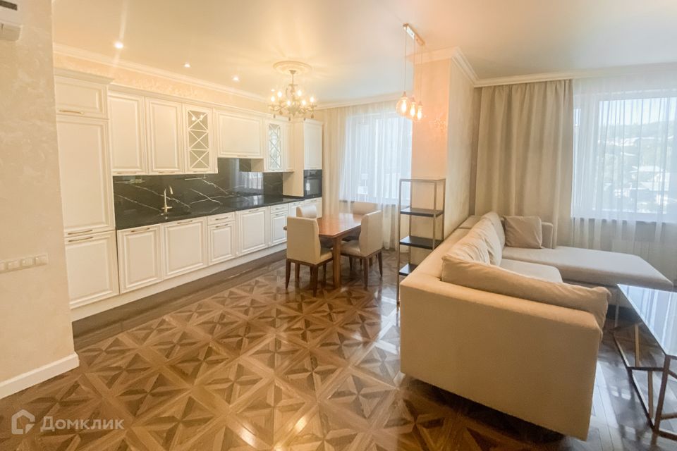 Продаётся 3-комнатная квартира, 110 м²