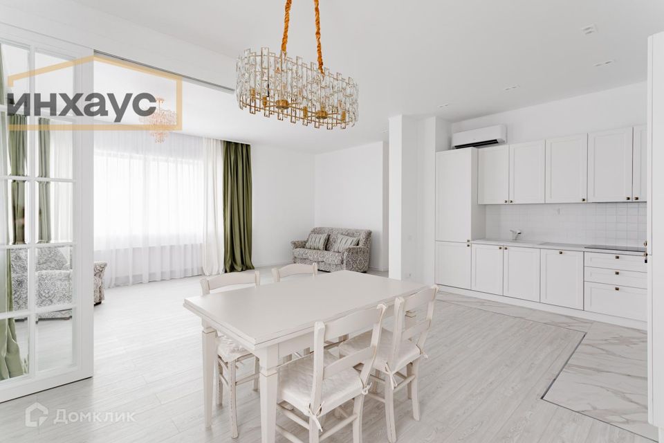 Продаётся 3-комнатная квартира, 107.7 м²