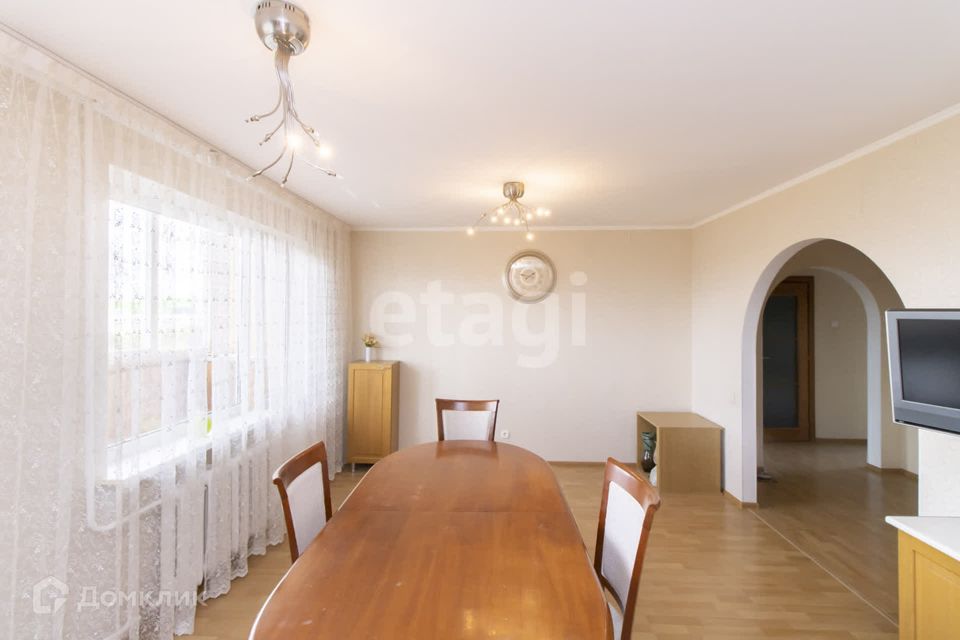 Продаётся 4-комнатная квартира, 125.6 м²