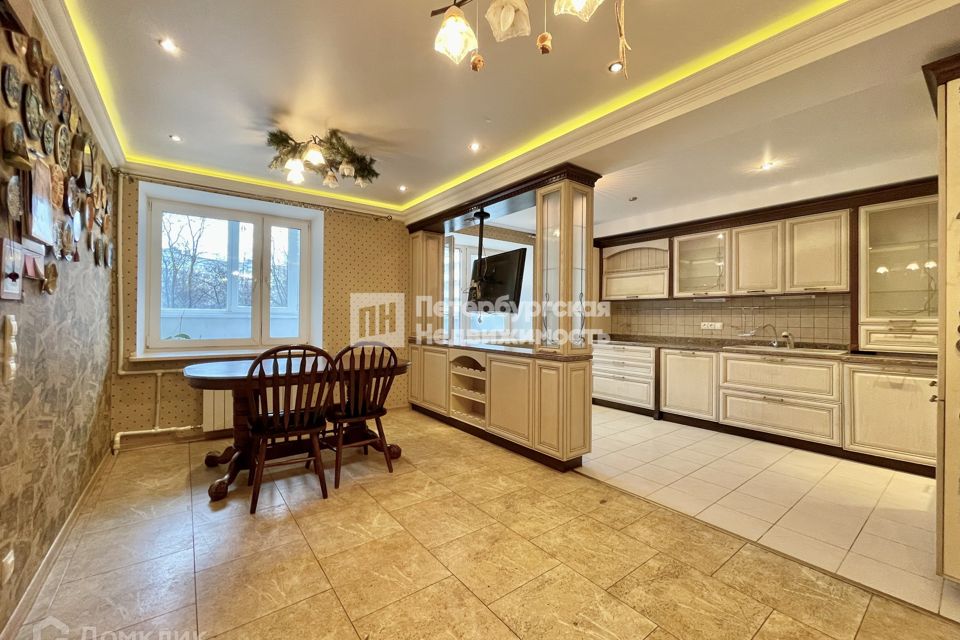 Продаётся 4-комнатная квартира, 104.3 м²