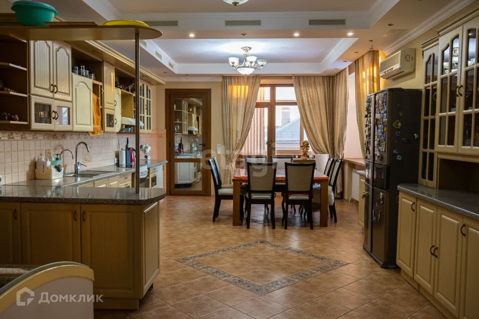 Продаётся 5-комнатная квартира, 250.3 м²