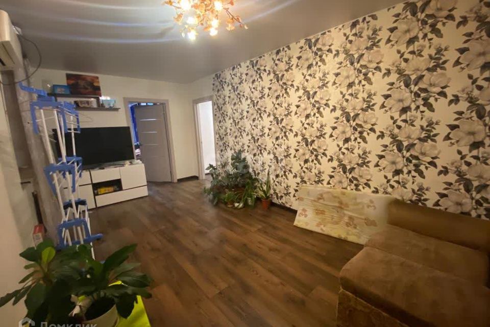 Продаётся 4-комнатная квартира, 75 м²