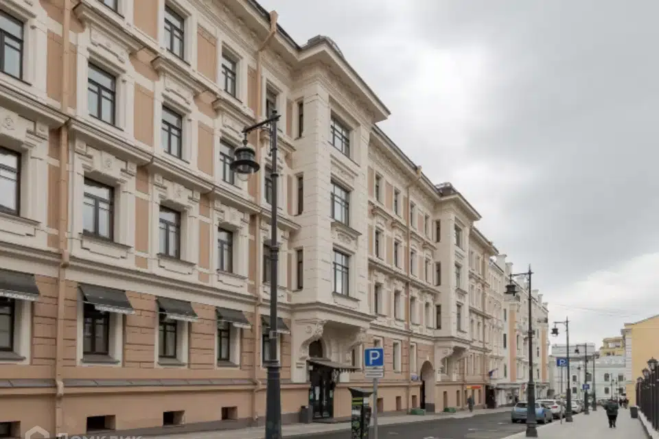 Продаётся 5-комнатная квартира, 223 м²
