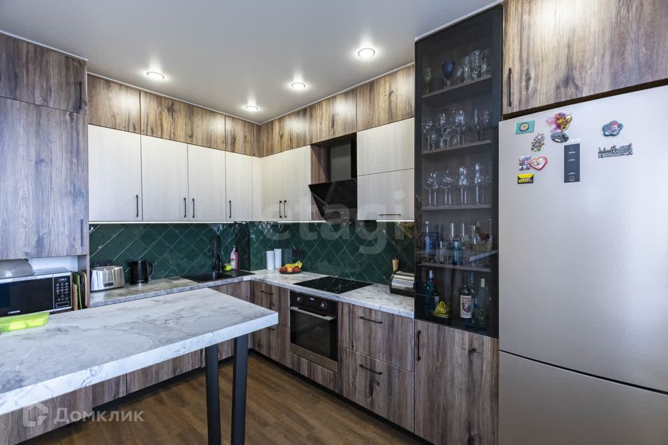 Продаётся 3-комнатная квартира, 145.2 м²