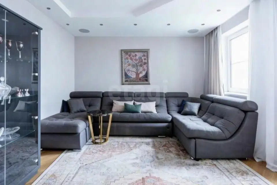 Продаётся 3-комнатная квартира, 130 м²