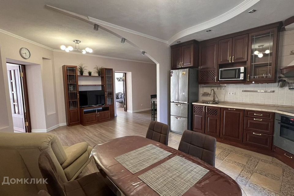 Сдаётся 3-комнатная квартира, 130 м²