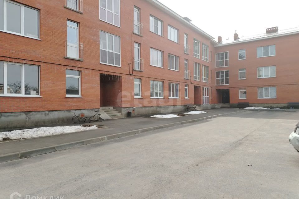 Продаётся 1-комнатная квартира, 42.3 м²