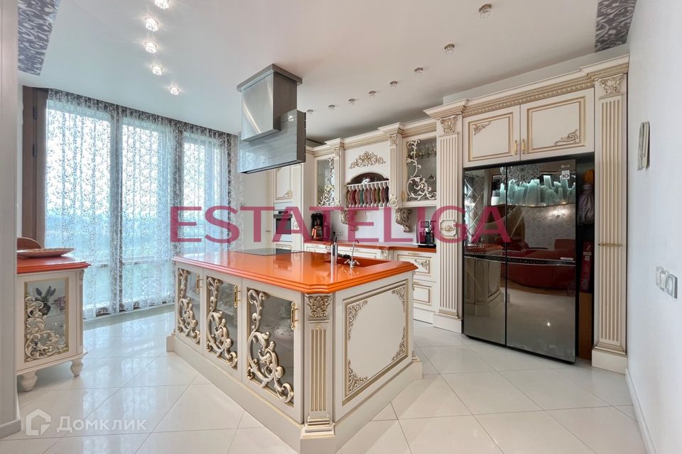Продаётся 4-комнатная квартира, 136.4 м²