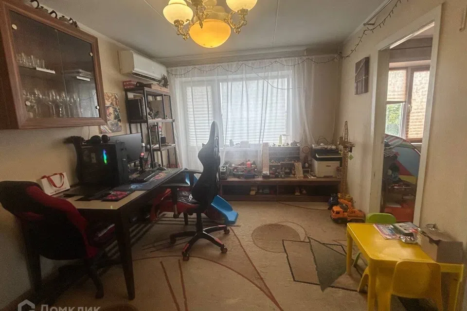 Продаётся 4-комнатная квартира, 62.8 м²