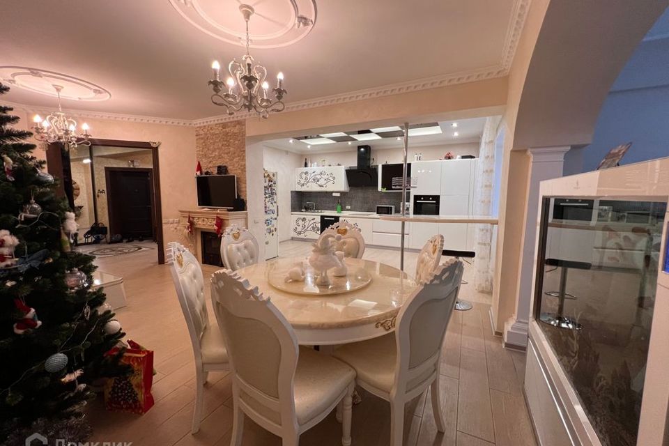 Продаётся 4-комнатная квартира, 155 м²