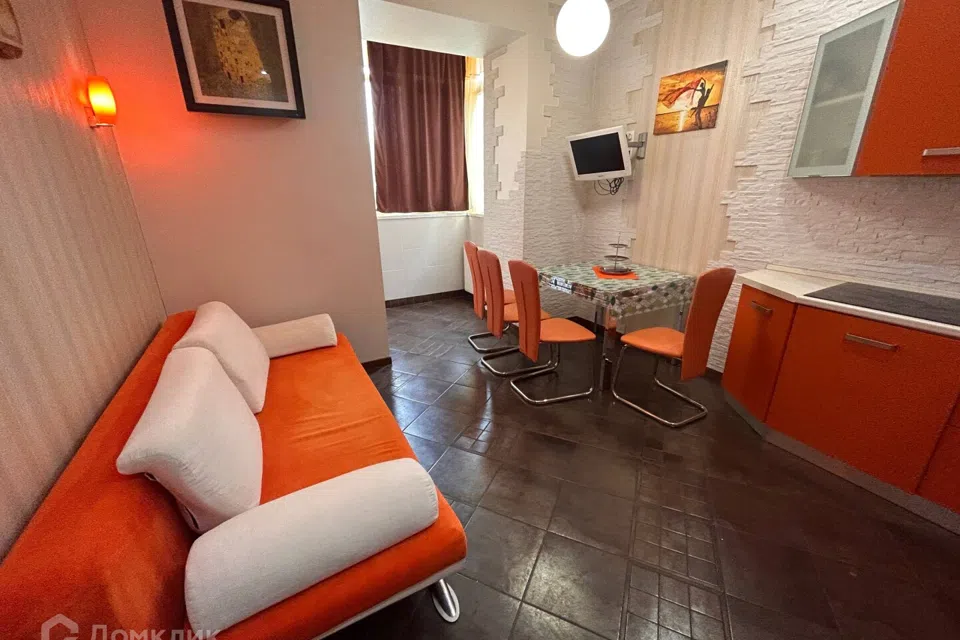 Сдаётся 2-комнатная квартира, 65 м²