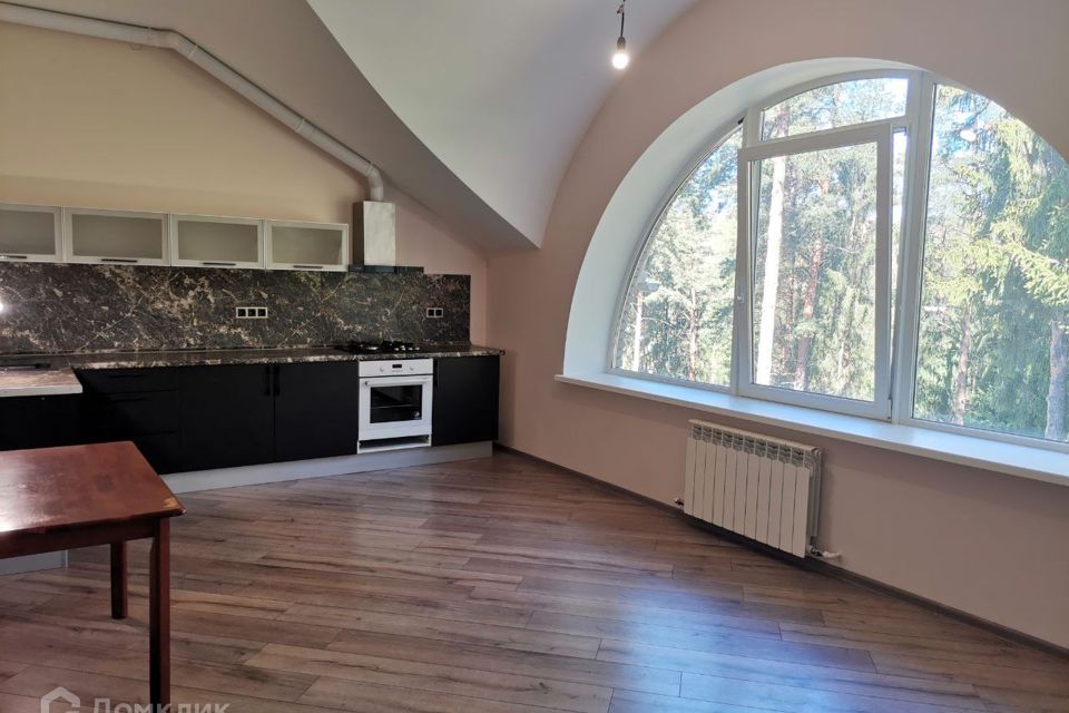 Продаётся 1-комнатная квартира, 75.9 м²