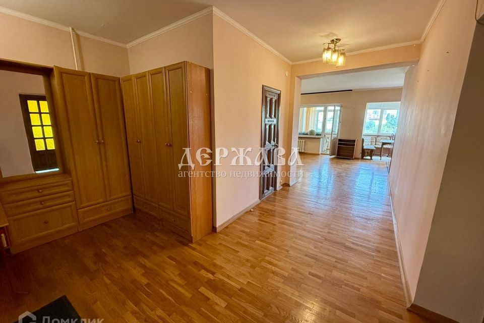 Продаётся 3-комнатная квартира, 108 м²