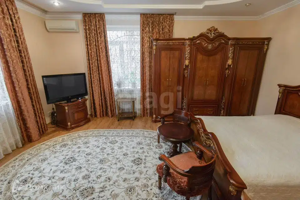 Продаётся 3-этажный дом, 540 м²