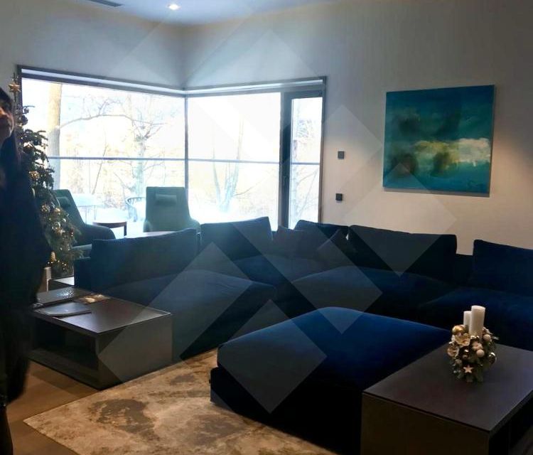 Продаётся 5-комнатная квартира, 142 м²