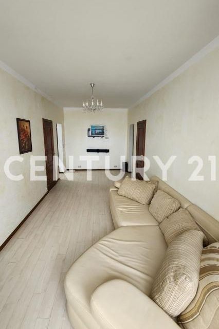 Продаётся 4-комнатная квартира, 101 м²