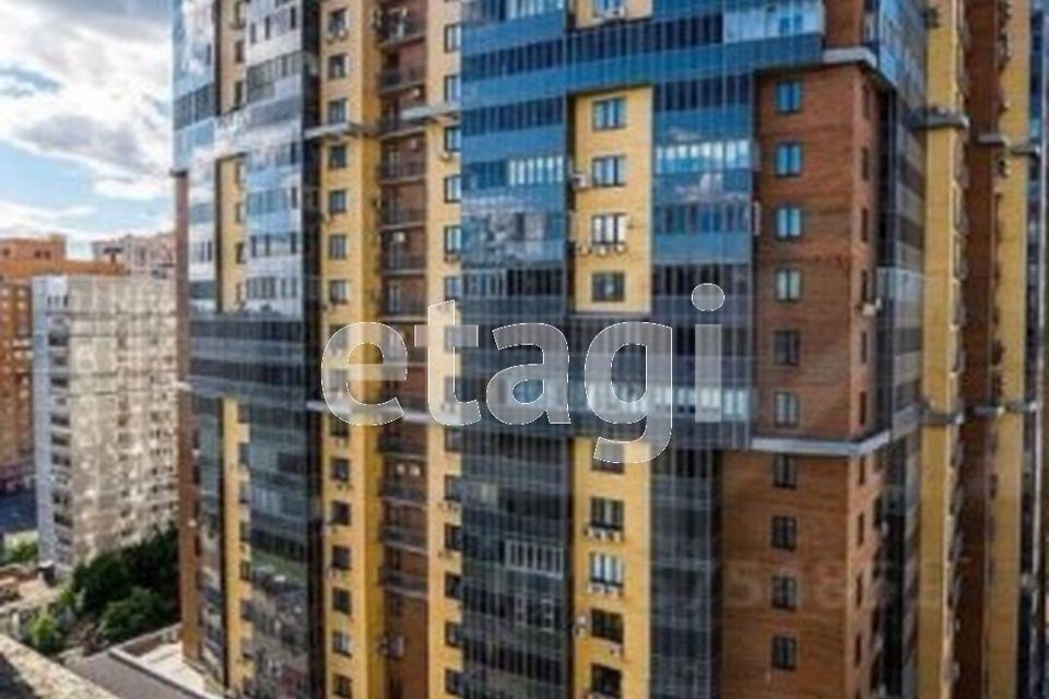 Продаётся 1-комнатная квартира, 64 м²