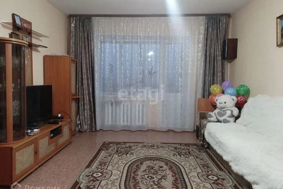 Продаётся 4-комнатная квартира, 90.8 м²