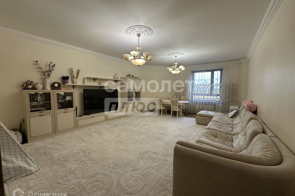 Продаётся 4-комнатная квартира, 191 м²