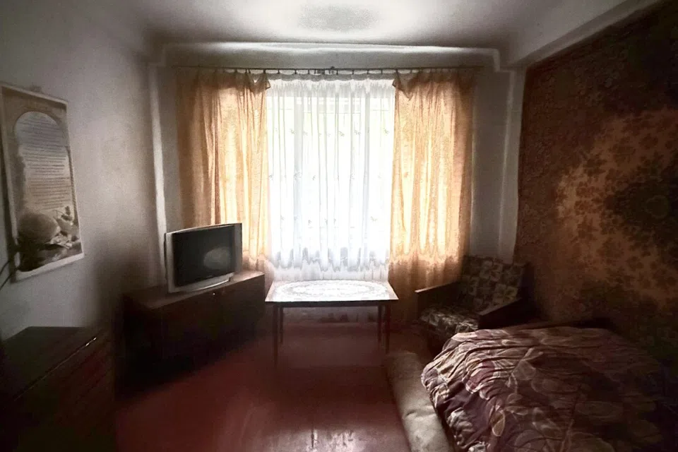 Продаётся 3-комнатная квартира, 48.3 м²