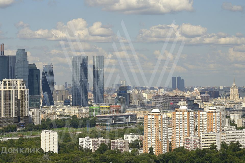 Продаётся 3-комнатная квартира, 188 м²