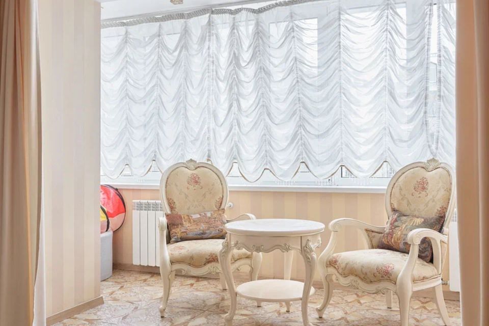 Продаётся 5-комнатная квартира, 211.5 м²