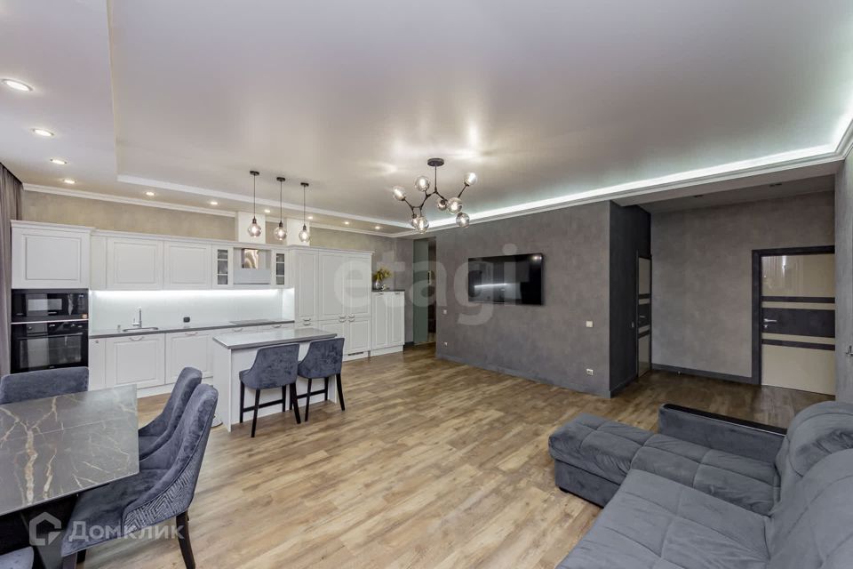 Продаётся 4-комнатная квартира, 132.4 м²