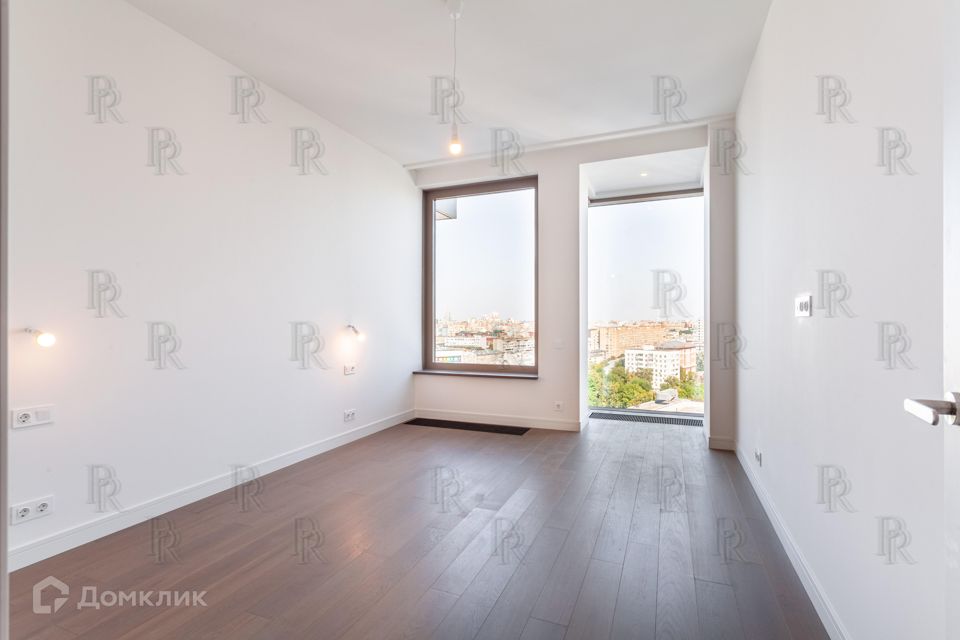 Продаётся 5-комнатная квартира, 275 м²