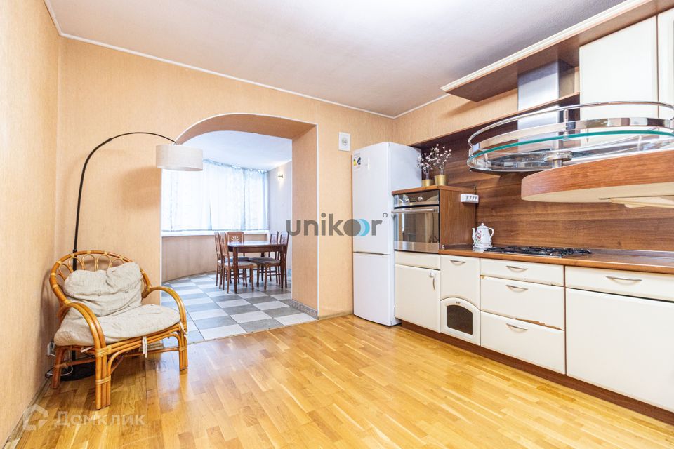 Продаётся 4-комнатная квартира, 154 м²