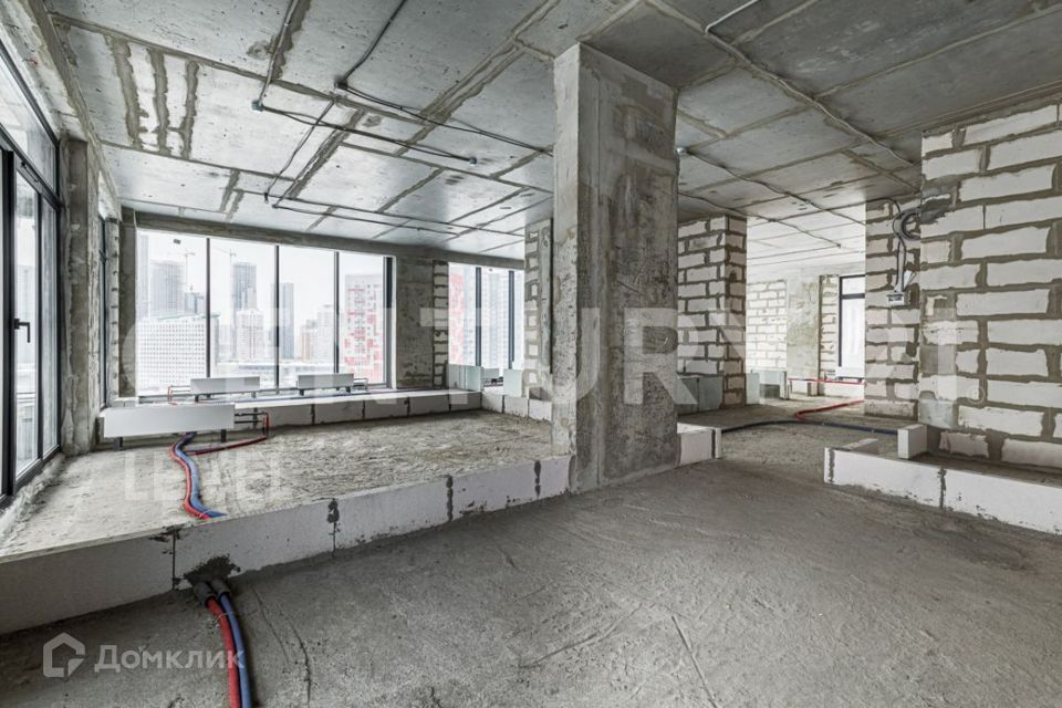 Продаётся 4-комнатная квартира, 139 м²