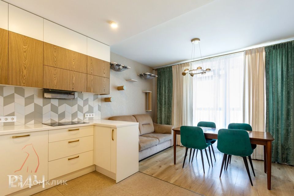 Продаётся 3-комнатная квартира, 98 м²