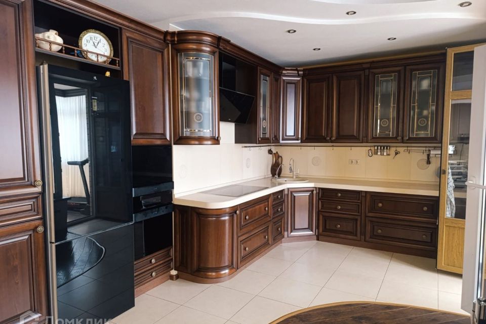 Продаётся 3-комнатная квартира, 126 м²