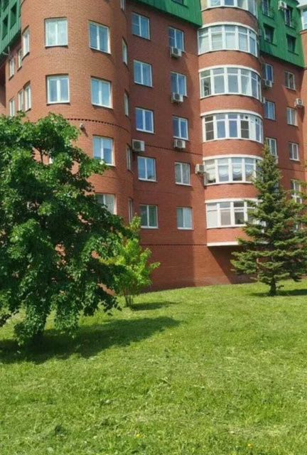 Продаётся 4-комнатная квартира, 248 м²