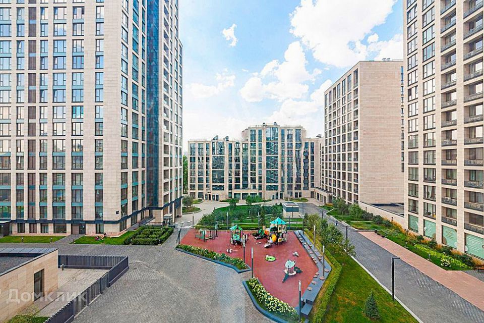 Продаётся 3-комнатная квартира, 101 м²