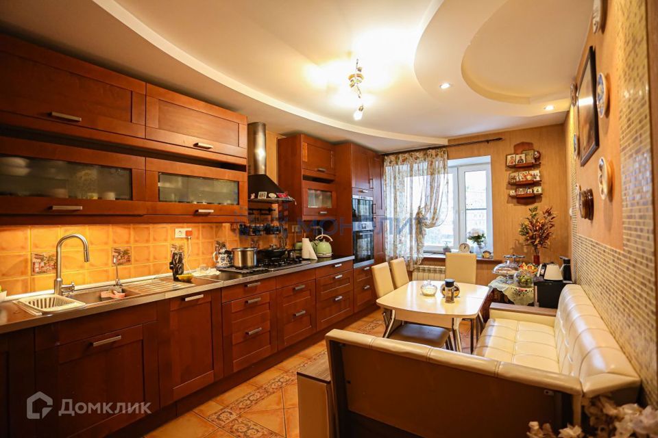 Продаётся 4-комнатная квартира, 106.4 м²