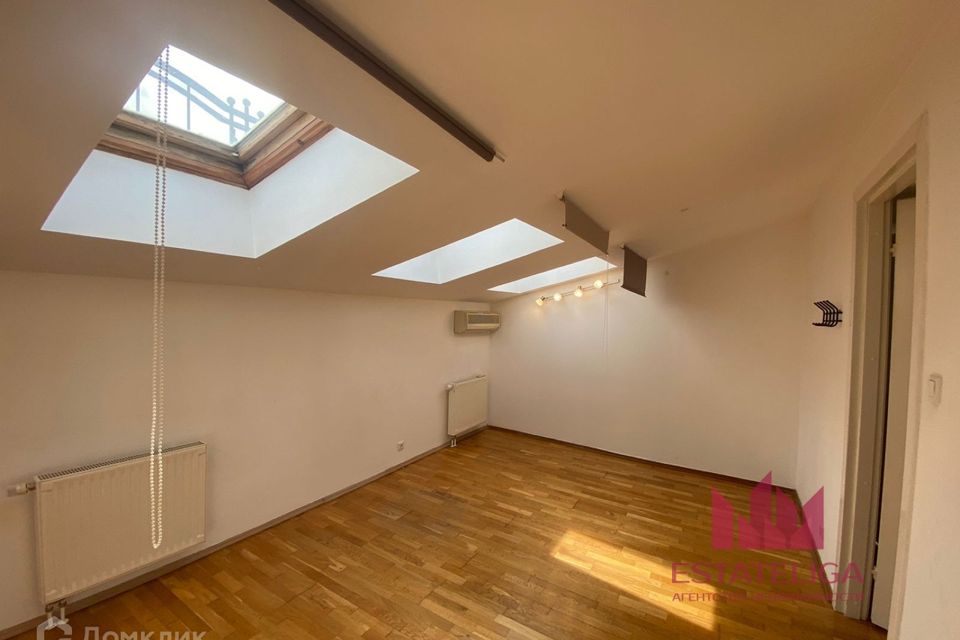Сдаётся 4-комнатная квартира, 153.7 м²