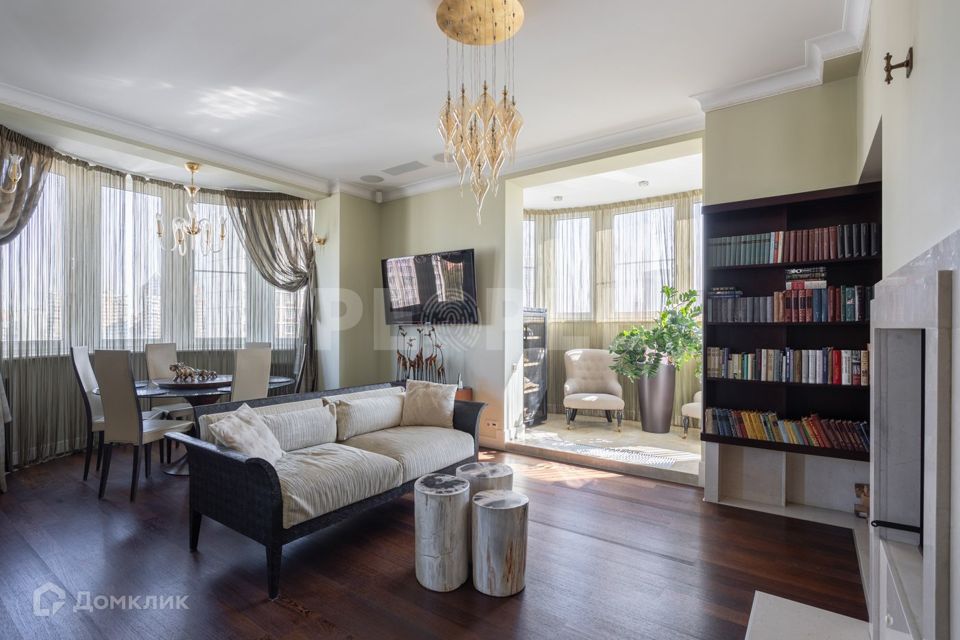 Продаётся 4-комнатная квартира, 130 м²