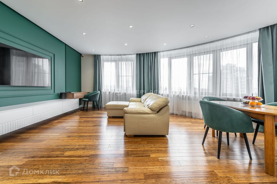 Продаётся 3-комнатная квартира, 165.4 м²