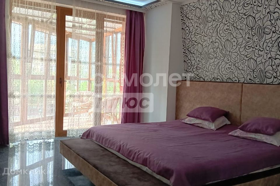 Продаётся 4-комнатная квартира, 177 м²
