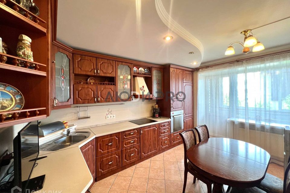 Продаётся 4-комнатная квартира, 108 м²