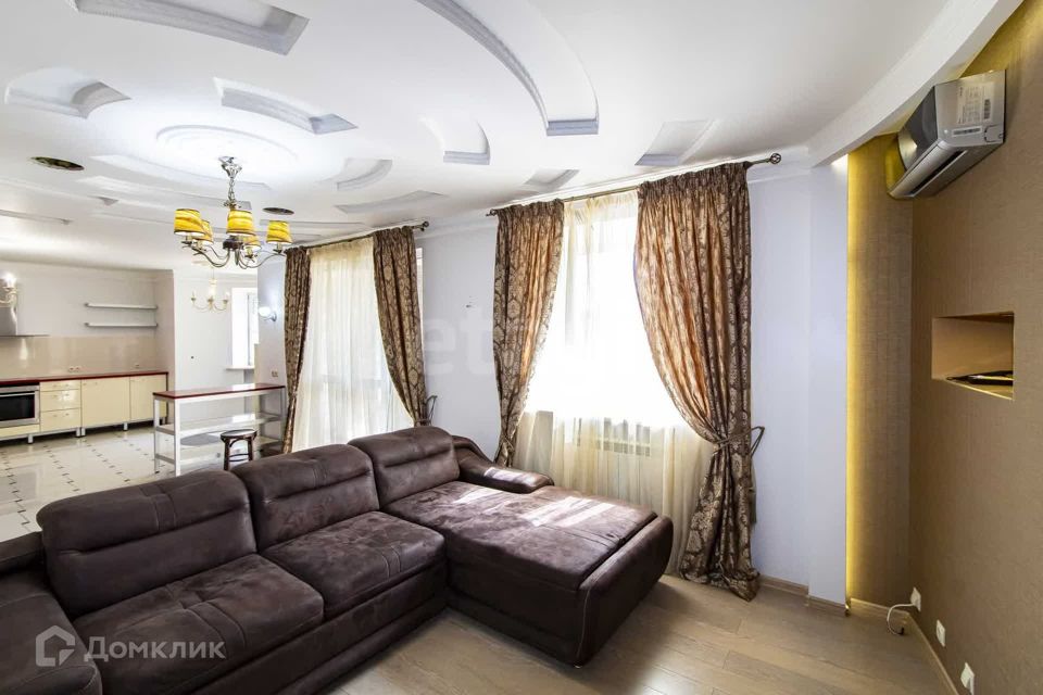 Сдаётся 2-комнатная квартира, 107 м²