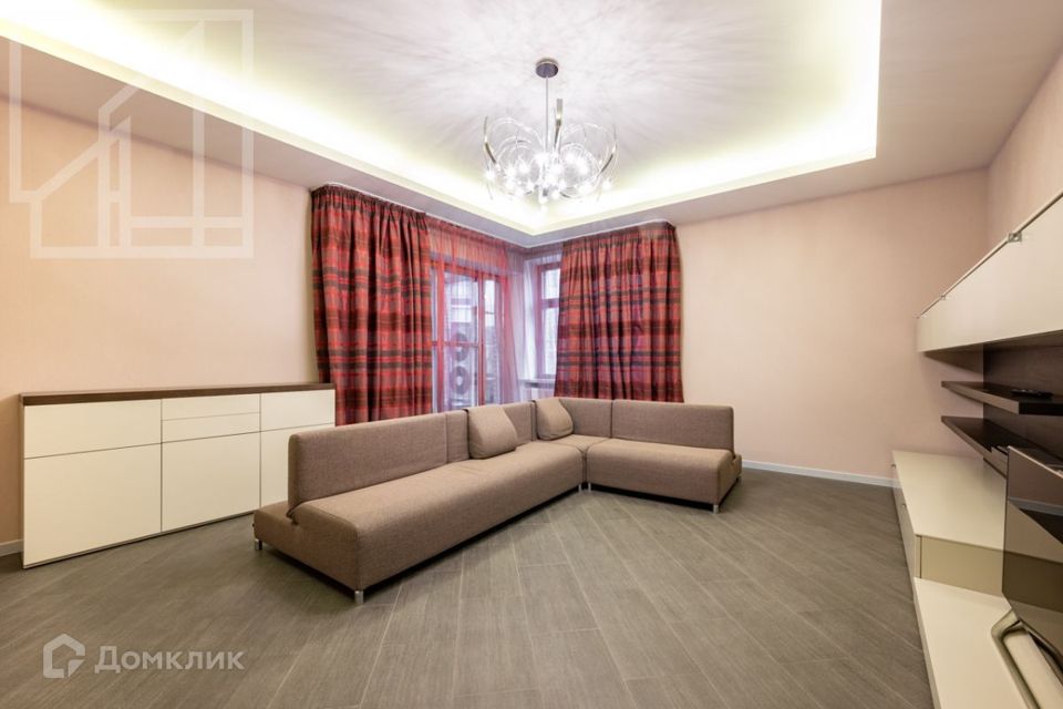 Сдаётся 4-комнатная квартира, 140 м²