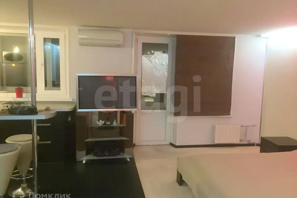 Продаётся 1-комнатная квартира, 42 м²