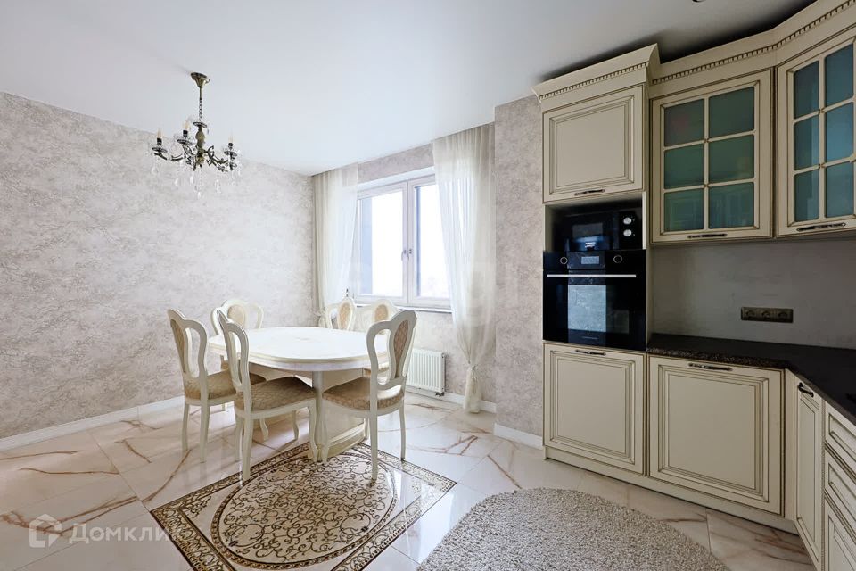 Продаётся 3-комнатная квартира, 120 м²