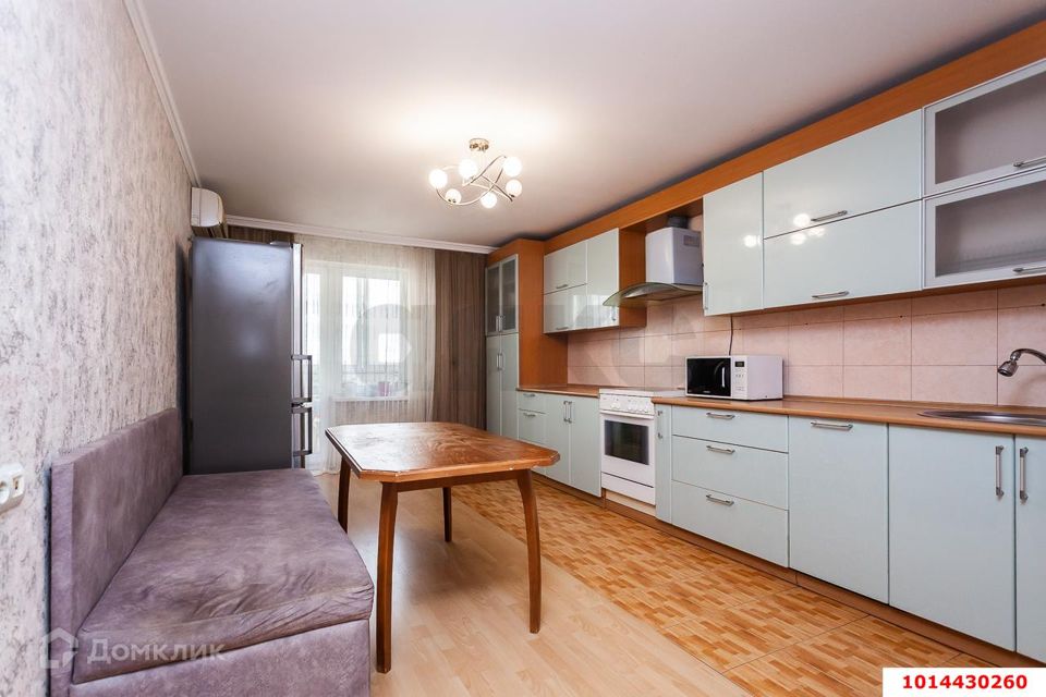 Продаётся 3-комнатная квартира, 98 м²