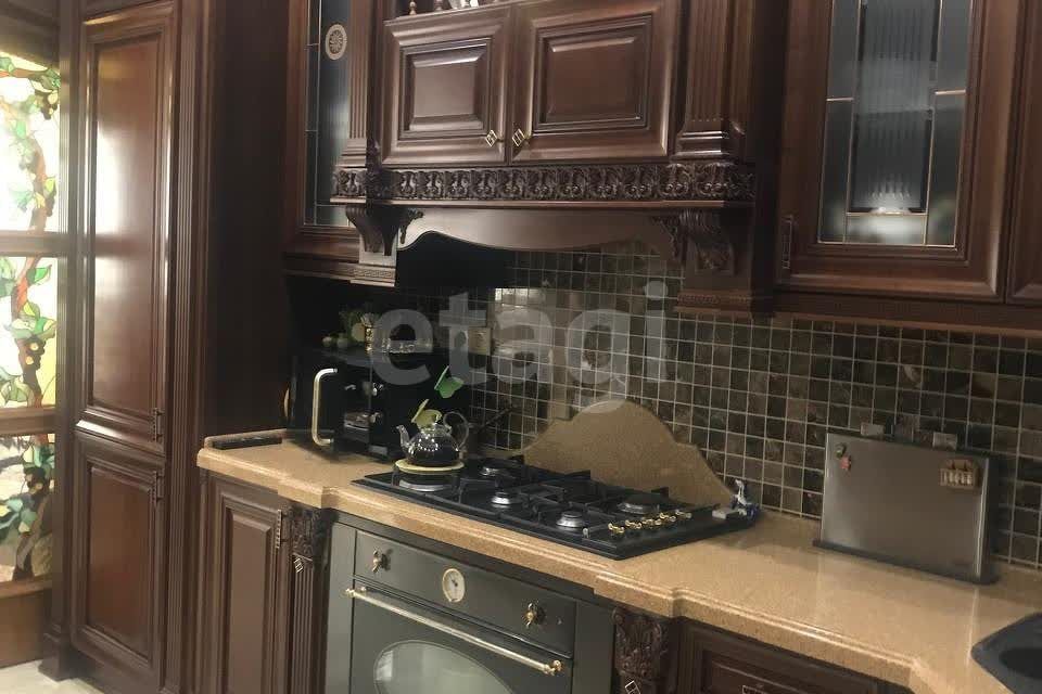 Продаётся 3-комнатная квартира, 138 м²