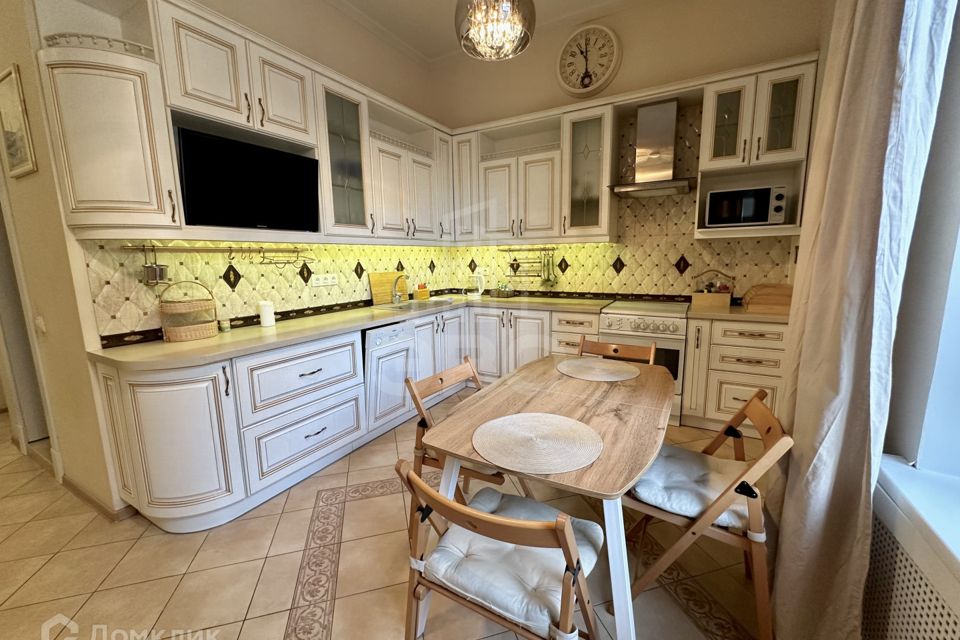 Сдаётся 2-комнатная квартира, 75 м²