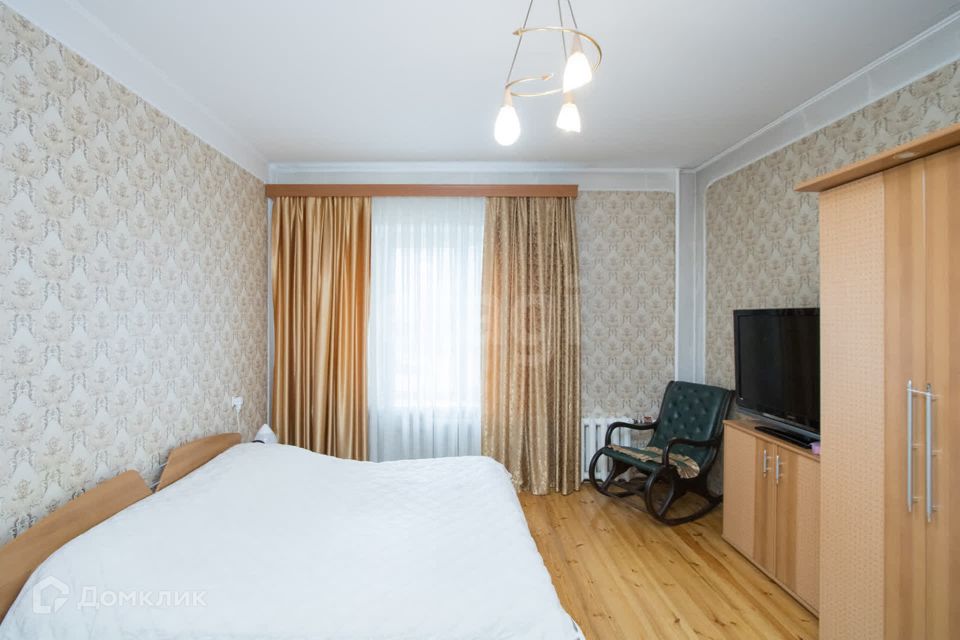 Продаётся 4-комнатная квартира, 145.8 м²